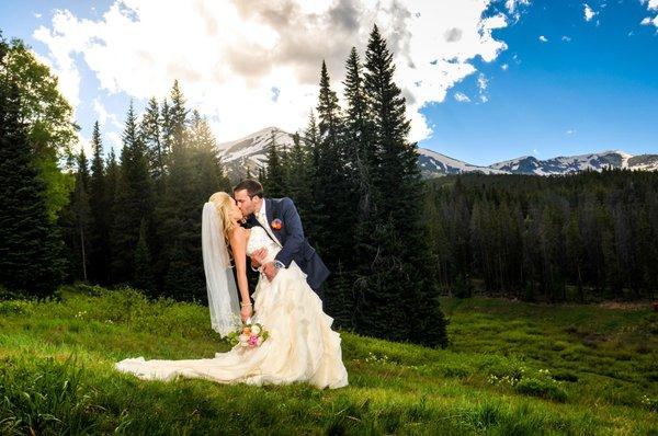 A stunning dip and kiss in Colorado's High Country.