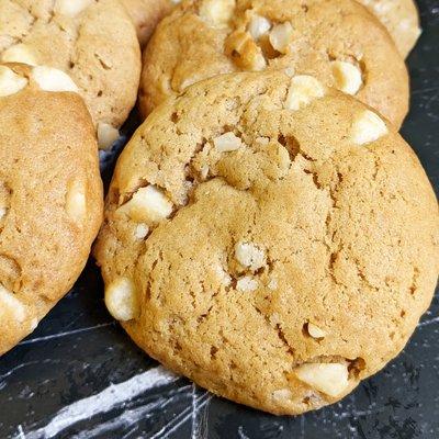 White chocolate macadamia cookie