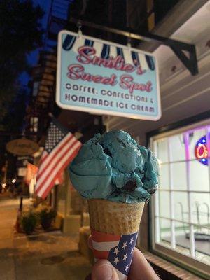 1 scoop of cookie monster in sugar cone