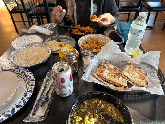 Pakar Paneer, Garlic Naan, Samosa Chat, Aloogobi