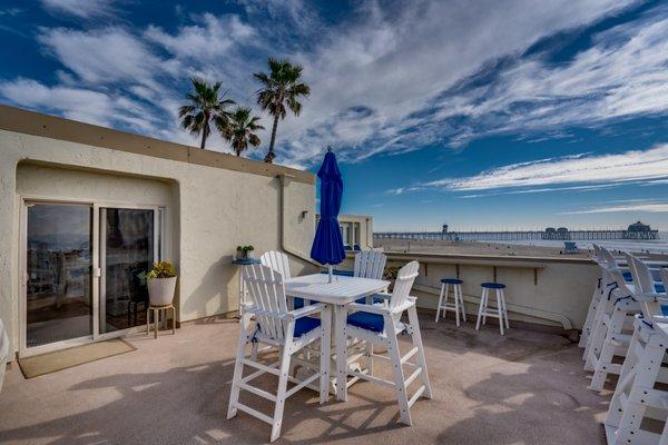 Condo with views of Huntington Beach Pier.