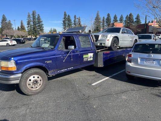 Car being towed Sacramento To Sacramento