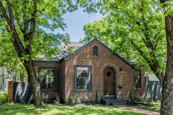 Historic Home Renovation in Monticello located in San Antonio.  We renovated the entire home and kept our material in the period of the home