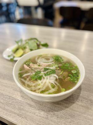 Pho tai chin ( Rare Steak Brisket)