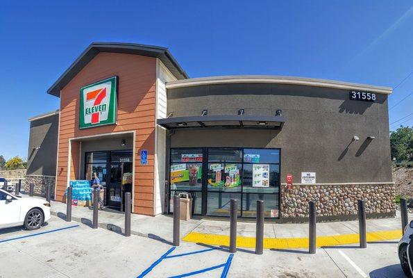 The new 7-11 Convenience Store at  31558 Yucaipa Blvd.,Yucaipa,California is terrific!