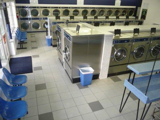 We are a full service commercial and coin laundry company | Drop-off Wash, Dry, Bag or Fold Services | Stain Removal Treatment | Commercial