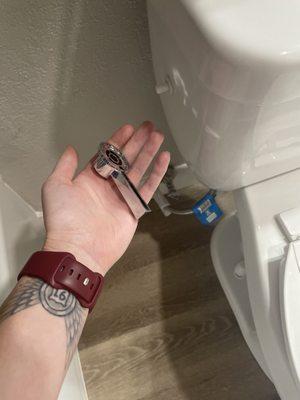 The toilet handle not working properly