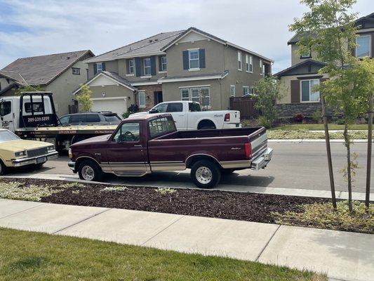 Yolies leaving the vehicle.