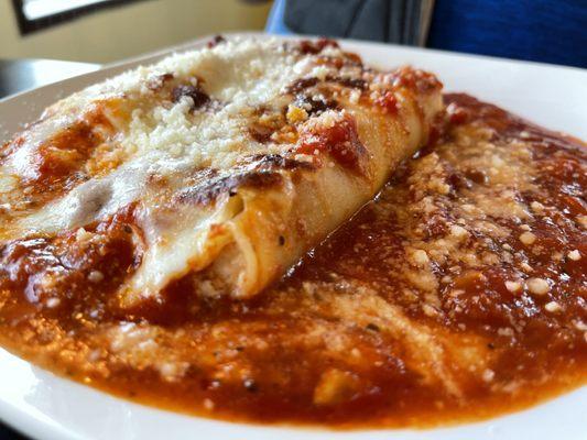 Love the creamy filling in this manicotti!