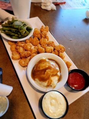 Fried shrimp w/ mashed potatoes & green beans lunch special