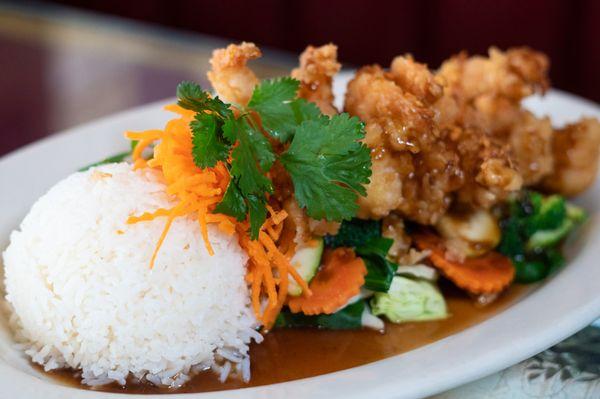 Tamarind Shrimp - Deep fried Shrimp with Tamarind sauce serve with steam mixed veggies