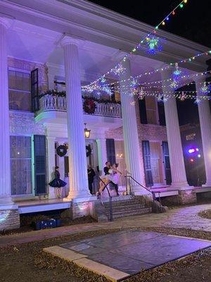 Ventana Ballet on the porch of the Neill Cochran House Museum