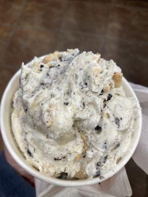 oreo ice cream with golden oreos