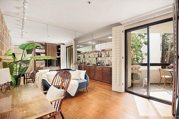 $1,015,000 | 2 Bed 2 Baths | 2112 Century Park Lane #104 Century City