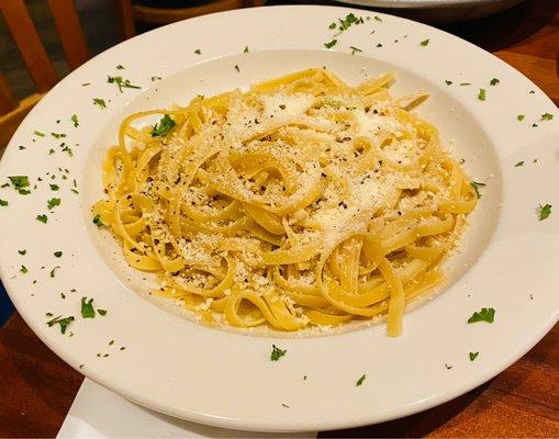 Fettuccine with garlic and oil