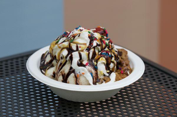 Volcano Cookie Sundae. Yummy. Cookies are delicious!