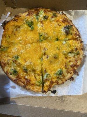 Broccoli cheddar pizza