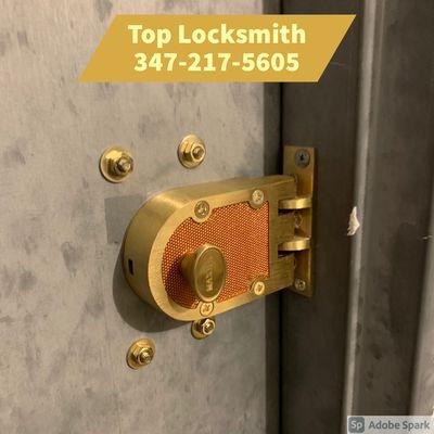 Deadbolt lock