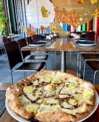 Ananas e Gorgonzola Pizza