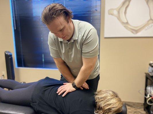 Preforming a thoracic adjustment