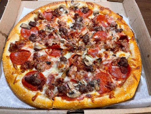 Medium Masterpiece Pizza - pepperoni, mushrooms, bacon, hamburger, sausage