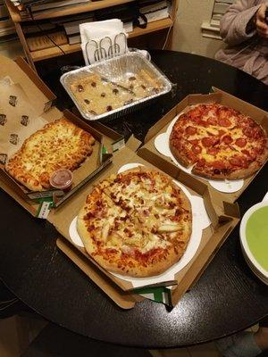 2 medium pizza and cheese bread combo, 21 dollars for 4 very full people!