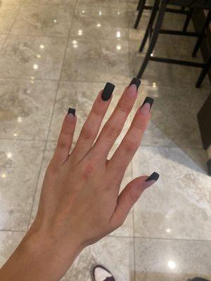 MATTE BLACK NAILS