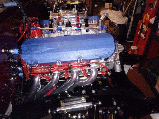 555 cubic inch Big Block Chevy installed with spark wires as well