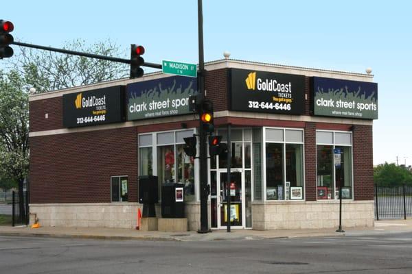 One of our 5 satellite offices, located across the street from the United Center. Open 90 min. prior to Bulls & Hawks games.