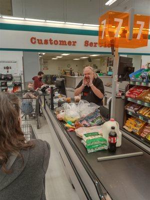 WinCo Foods in Visalia has been my "go to" well over a decade since it opened... and Les from customer service is where it's at...