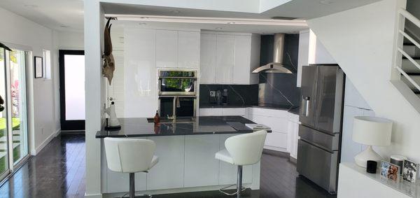 High gloss white acrylic kitchen 1