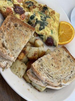 Greek omelette with rye bread