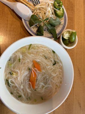 Too much noodle, and carrot slices on phở?  It's a sign to get out!