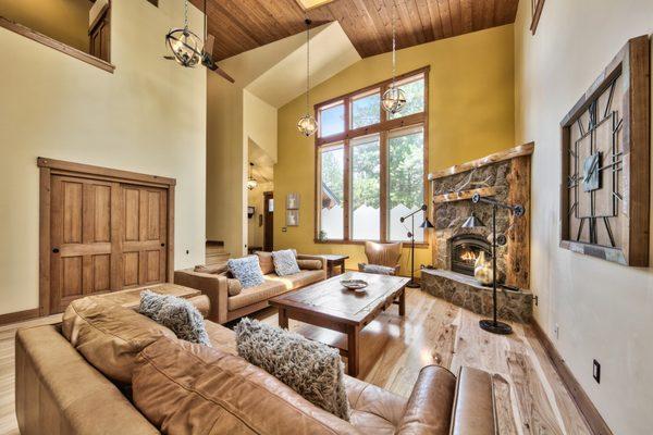 Beautiful great room Tahoe style