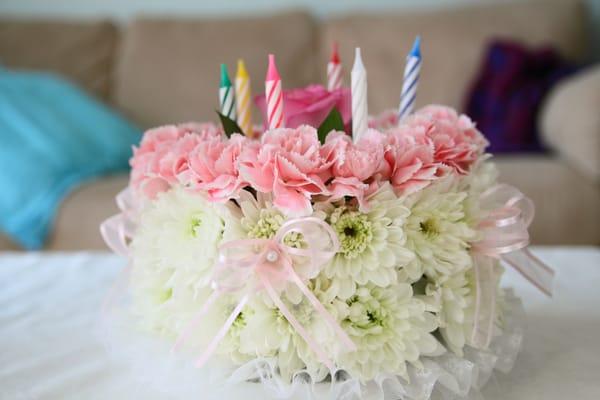 Birthday Flower Cake, pastel: photo by maya manolo photography