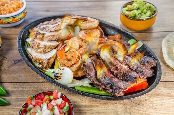 Flaming Fajitas Gigante