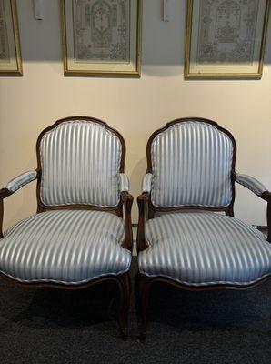 Set of French arm chairs upholstered in delicate satin fabric installed is a double welting