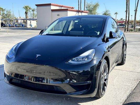 Electric & Performance Car Tesla Model Y for Short Trips