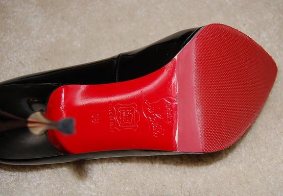 Bottom of the shoe. See how some of the paint got scratched off? Finishing looks different than Laura's shoe.