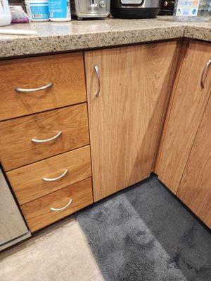 Mismatching color for cabinets