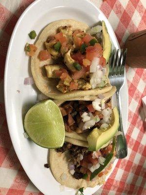 Tacos: pollo, adobada, asada