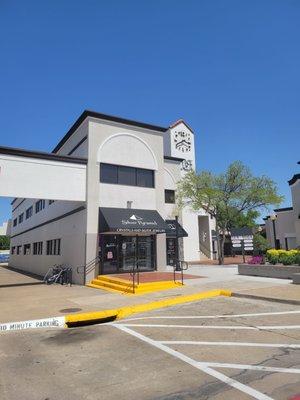 Silver Paramid is nestled among other sidewalk stores in Richardson TX. June 2022