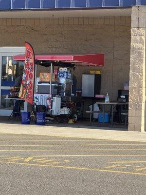 Hot dog stand located in front of Lowe's