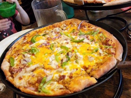 Chicken jerk pizza