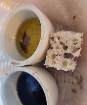 Bread with olive oil and balsamic vinegar