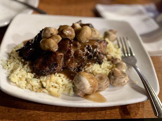 Steak skewer with mushrooms