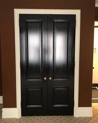 Good combination of colors. Semi gloss back color on the doors applied with Brush only.