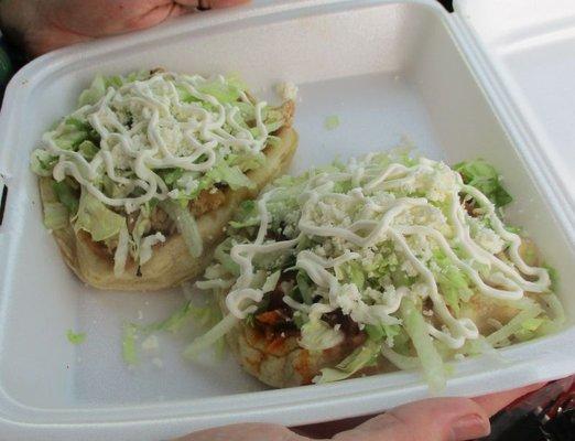 Pollo y Adobada Sopes...