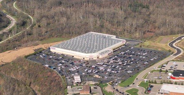 Pittsburgh's Robinson Township Costco, with Montour Run Rd. beyond, as seen on approach to PIT (Pittsburgh Int'l Airport). (no review)