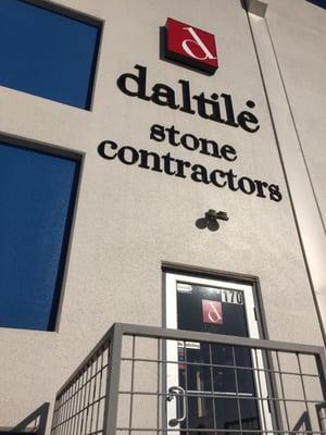 As stone contractor in Houston Texas, Momentum Bay likes daltile's commitment to quality tile, molding & grout for healthy retrofits.